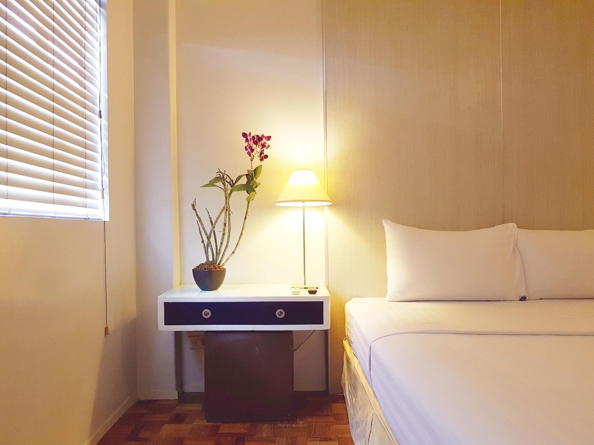 The Clipper House, Poblacion Makati Manila Bagian luar foto