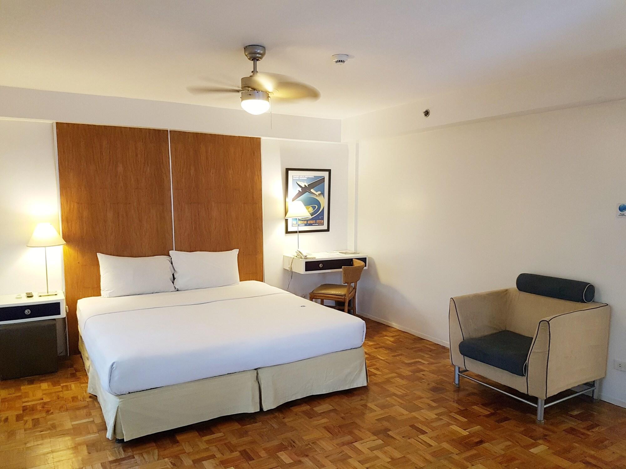 The Clipper House, Poblacion Makati Manila Bagian luar foto