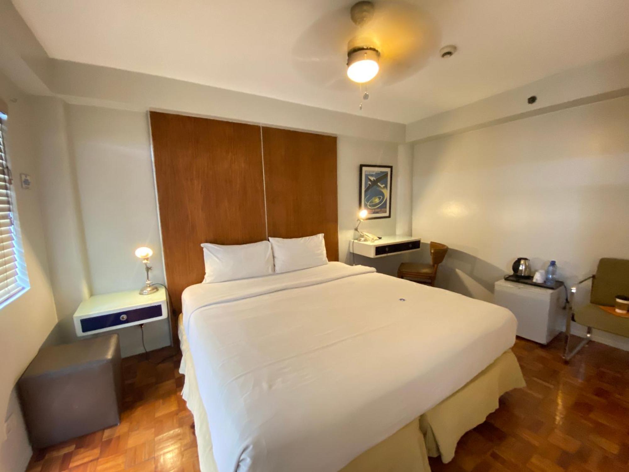 The Clipper House, Poblacion Makati Manila Bagian luar foto
