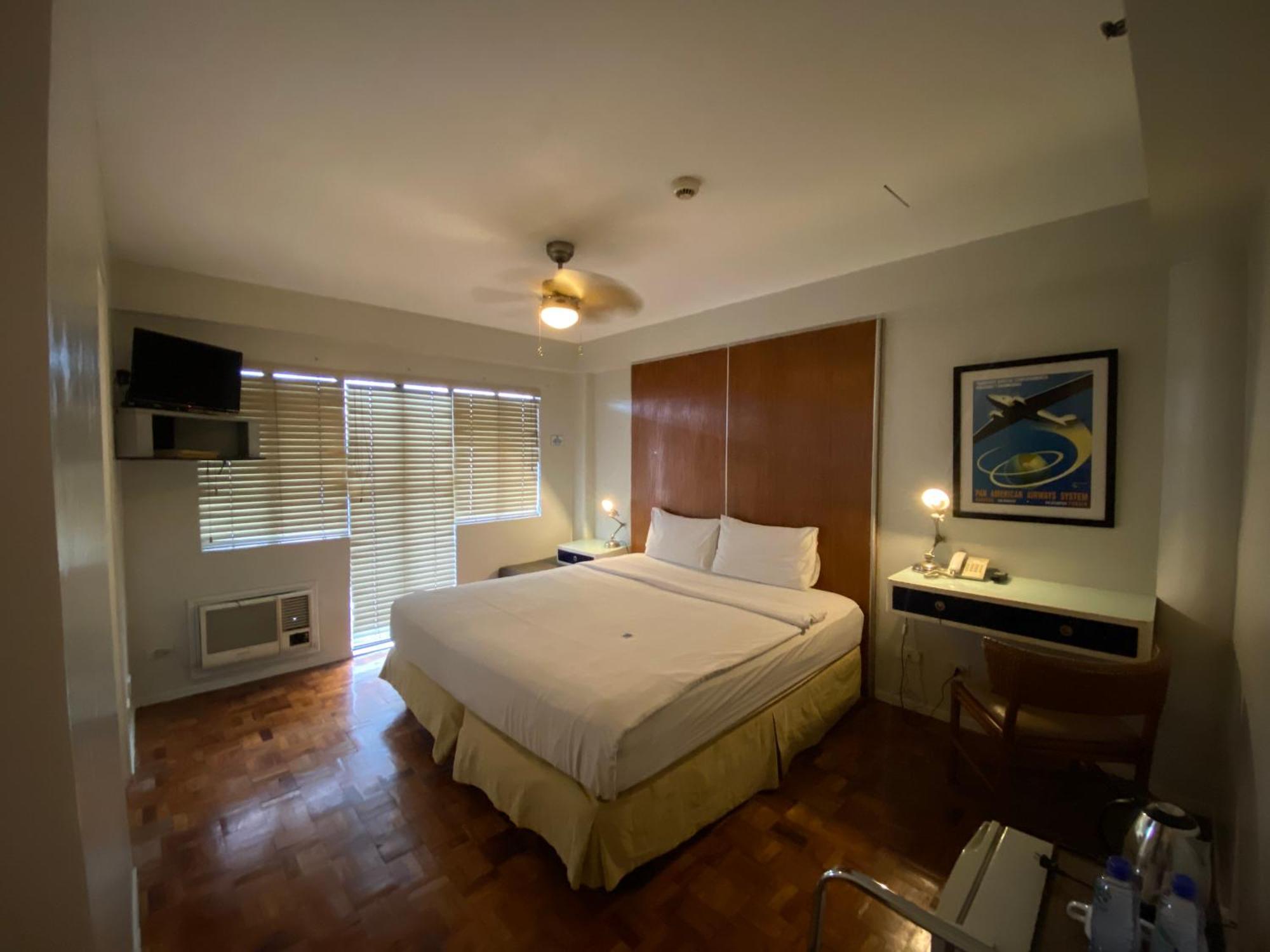 The Clipper House, Poblacion Makati Manila Bagian luar foto