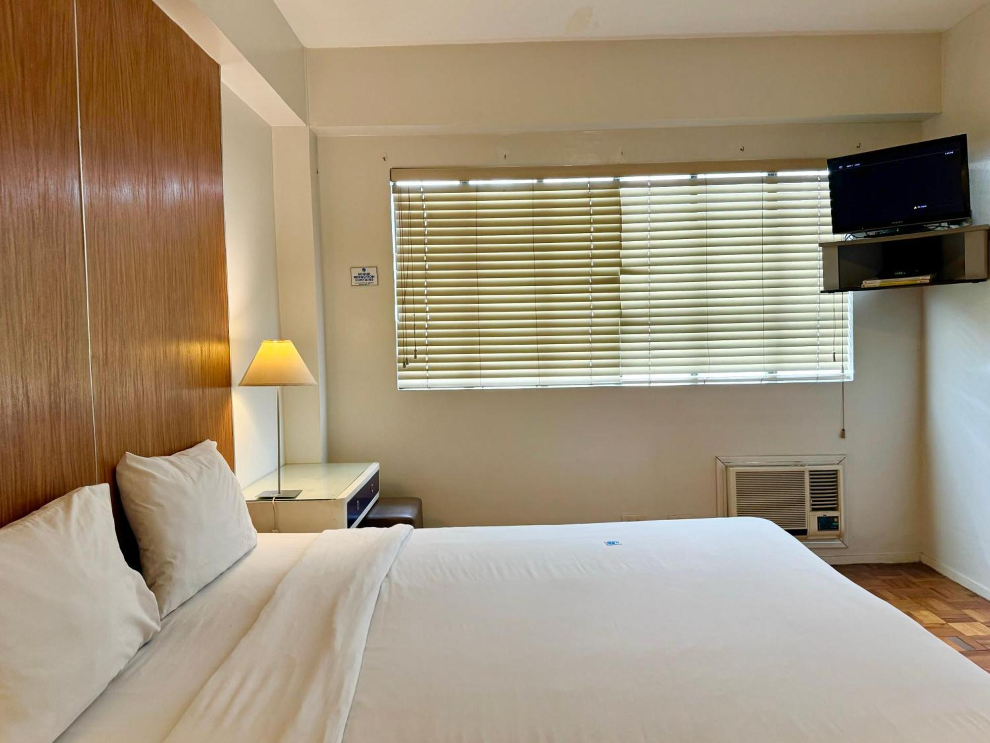 The Clipper House, Poblacion Makati Manila Bagian luar foto