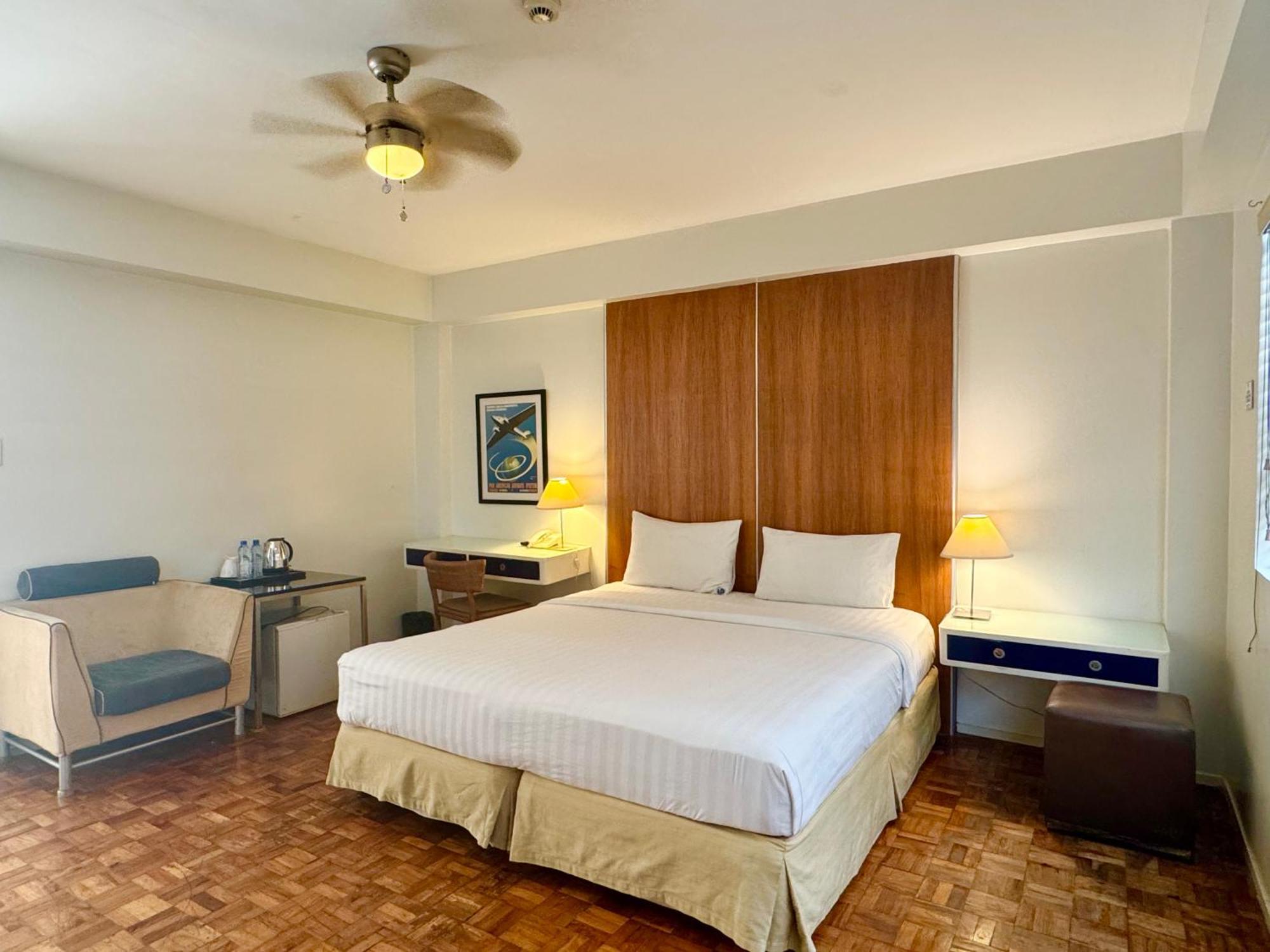 The Clipper House, Poblacion Makati Manila Bagian luar foto