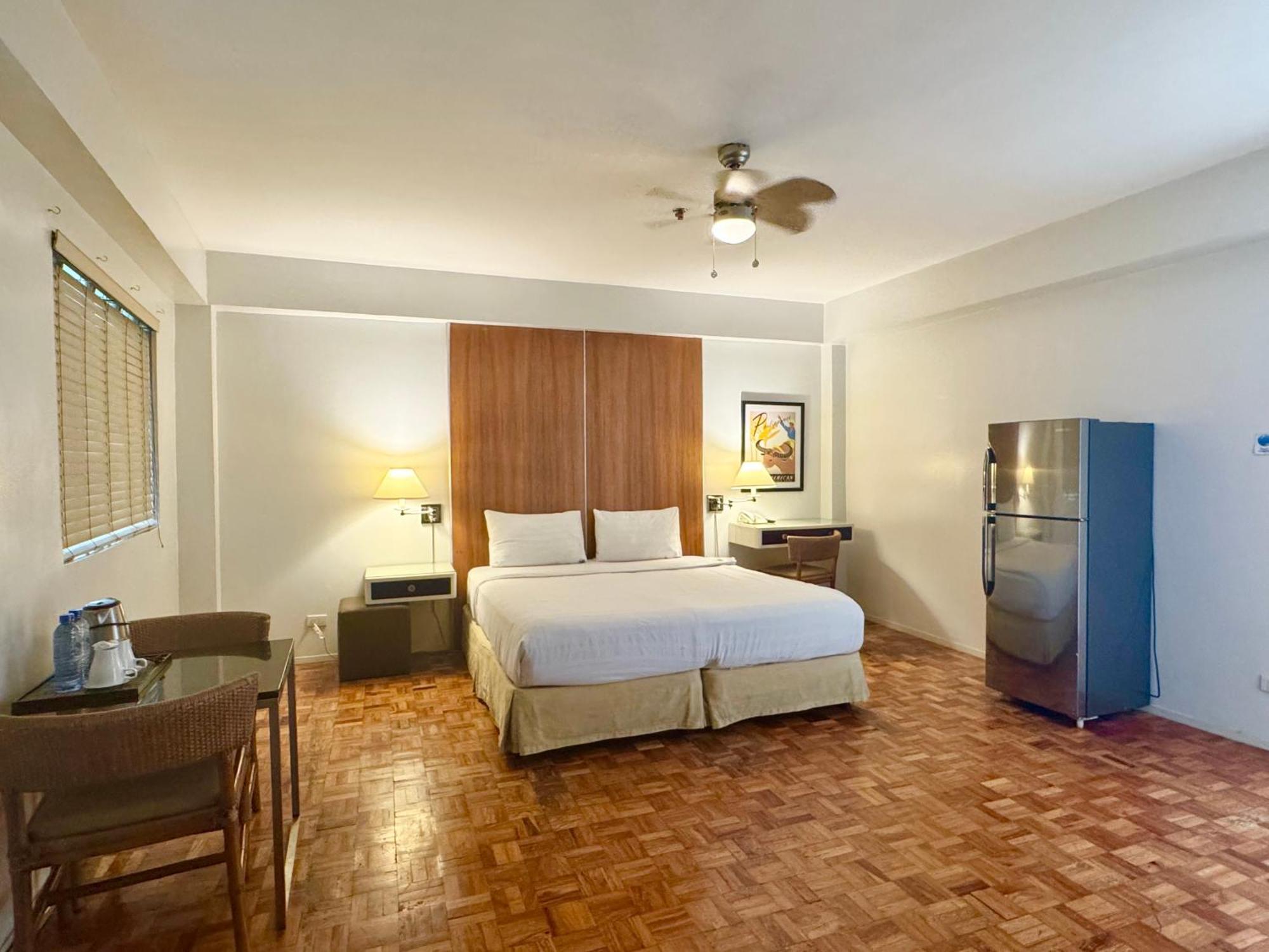 The Clipper House, Poblacion Makati Manila Bagian luar foto