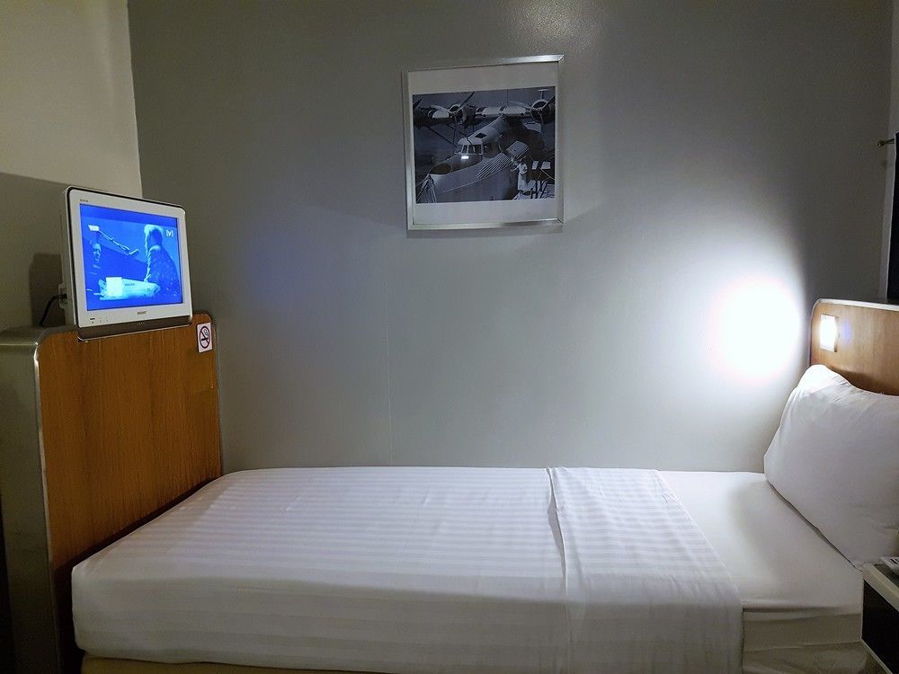 The Clipper House, Poblacion Makati Manila Bagian luar foto